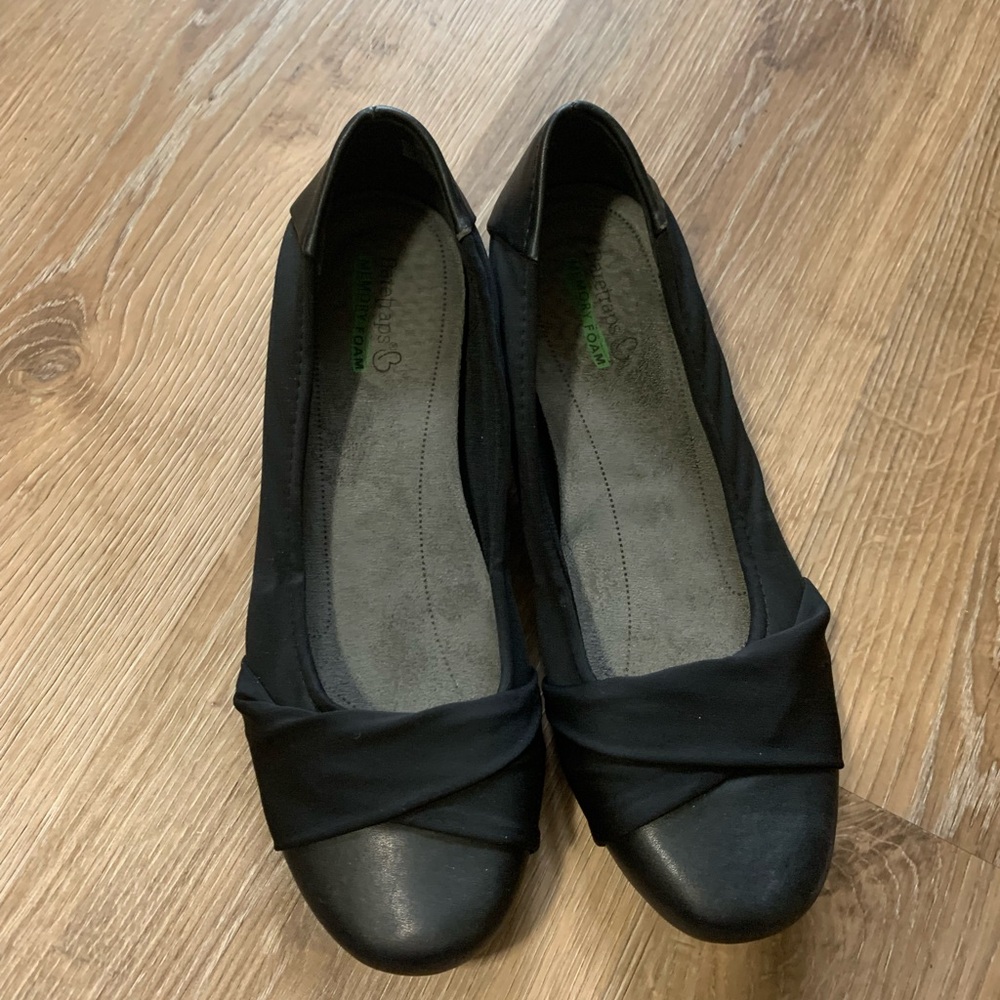 Baretraps Mitsy Black Flats Sz 8.5 M Memory Foam Work Office Career Comfort